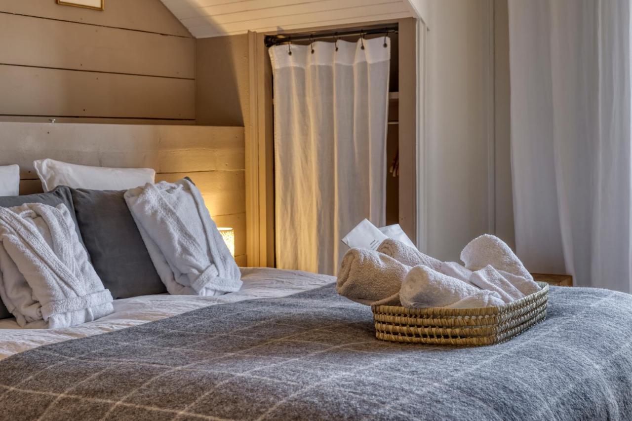 Chalet Hotel La Feline Blanche แซ็งต์-แฌร์เวส์-เลส์-แบ็งส์ ภายนอก รูปภาพ