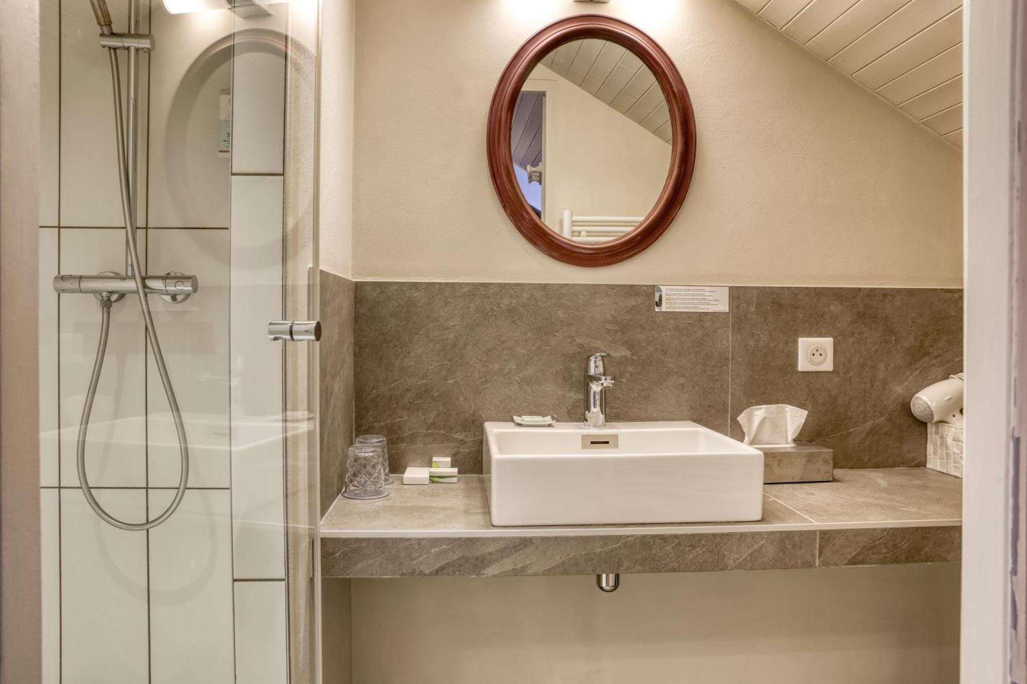 Chalet Hotel La Feline Blanche แซ็งต์-แฌร์เวส์-เลส์-แบ็งส์ ภายนอก รูปภาพ
