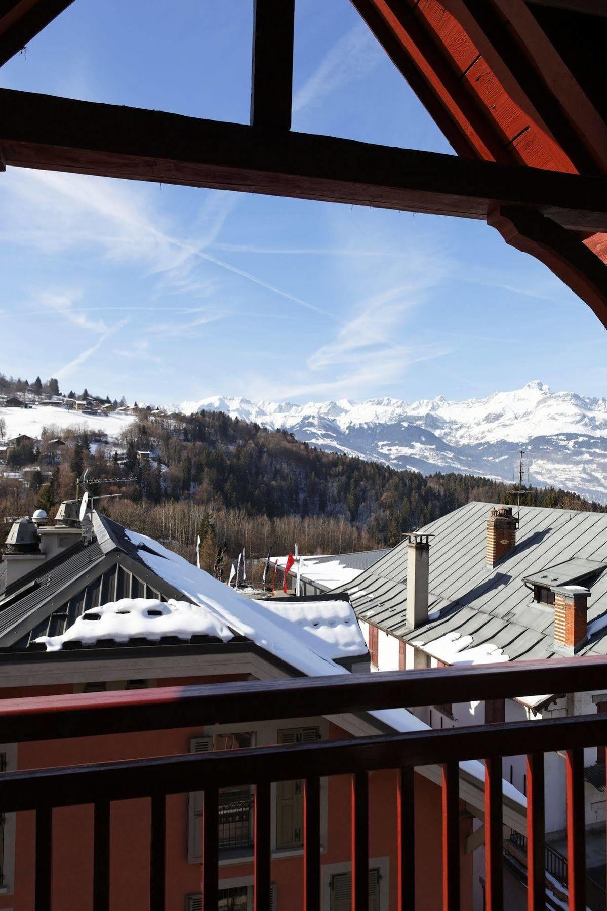 Chalet Hotel La Feline Blanche แซ็งต์-แฌร์เวส์-เลส์-แบ็งส์ ภายนอก รูปภาพ