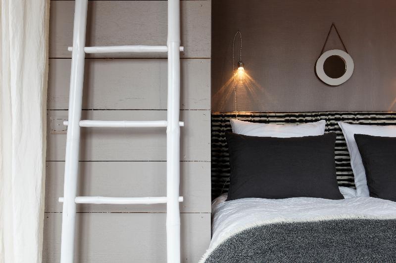 Chalet Hotel La Feline Blanche แซ็งต์-แฌร์เวส์-เลส์-แบ็งส์ ภายนอก รูปภาพ